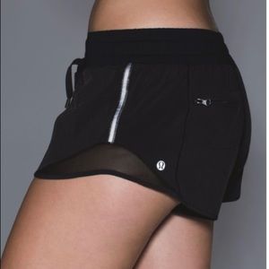 Lululemon Hotty Hot Short 2.5 inseam size 6